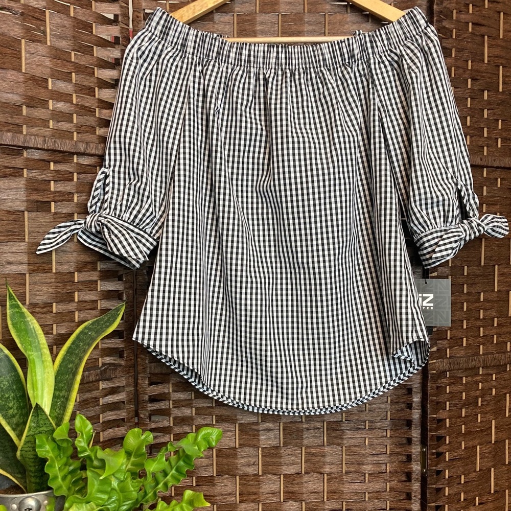 Gingham Blouse ๐ Off the Shoulder - Picture 4 of 11